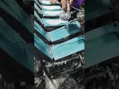 Η διαδικασία παραγωγής του παράγοντα απελευθέρωσης για την εσωτερική σόλα φωτογραφίζεται σε κινεζικό εργοστάσιο